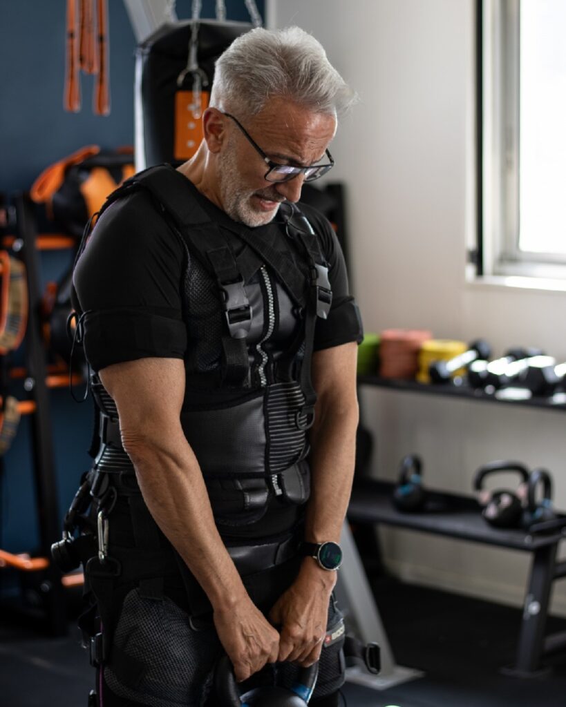 Comparons l'EMS avec les méthodes traditionnelles de musculation